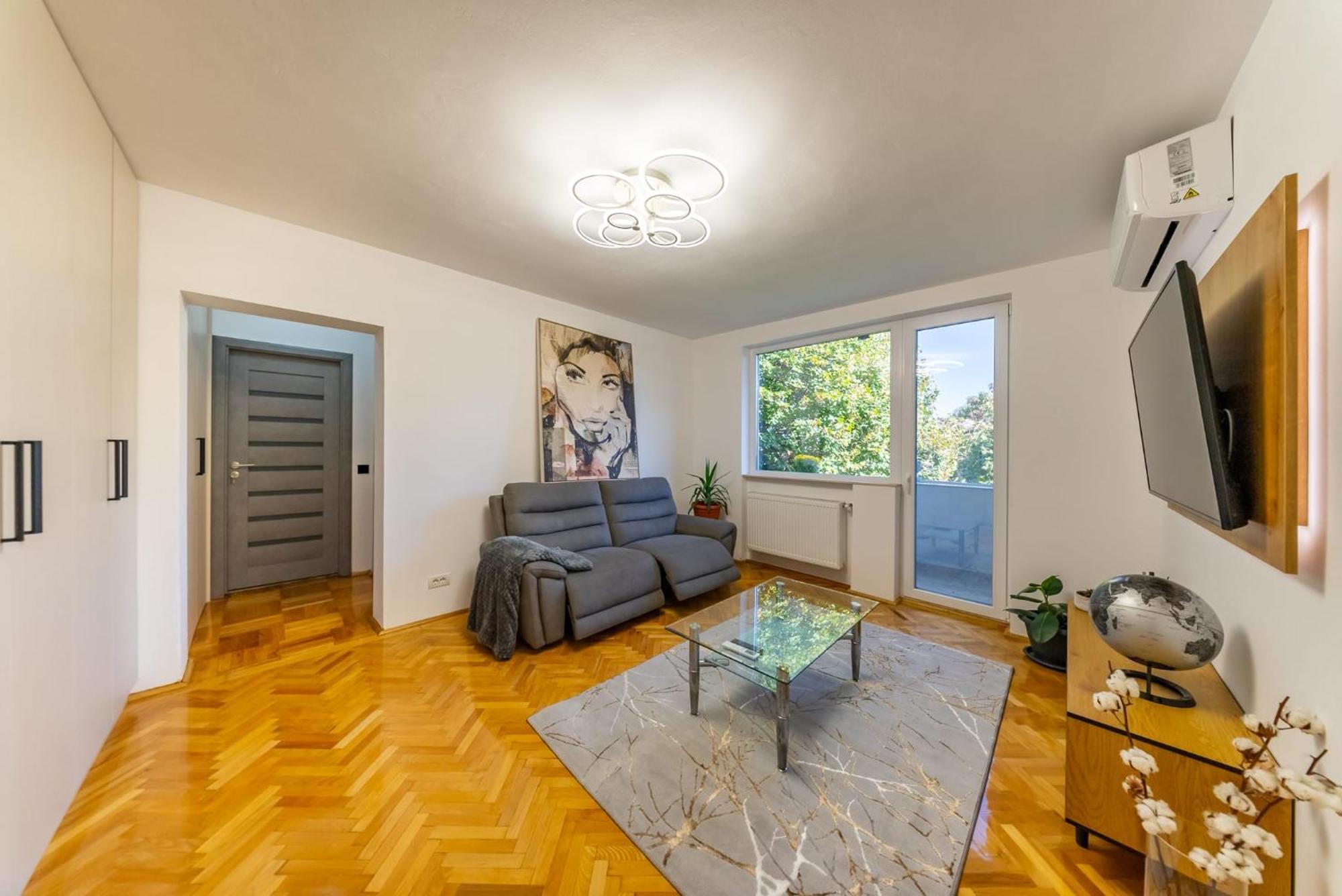 Casa Bella - Apartment In The City Center Arad Buitenkant foto